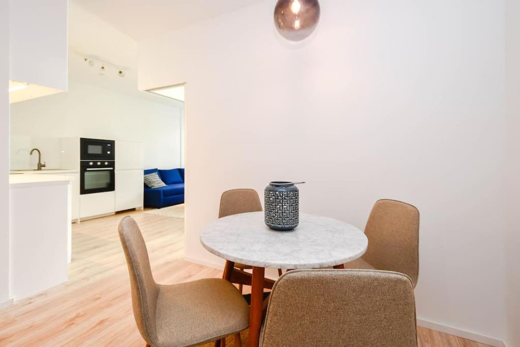 New Modern Apartment In City Center ブラチスラヴァ エクステリア 写真